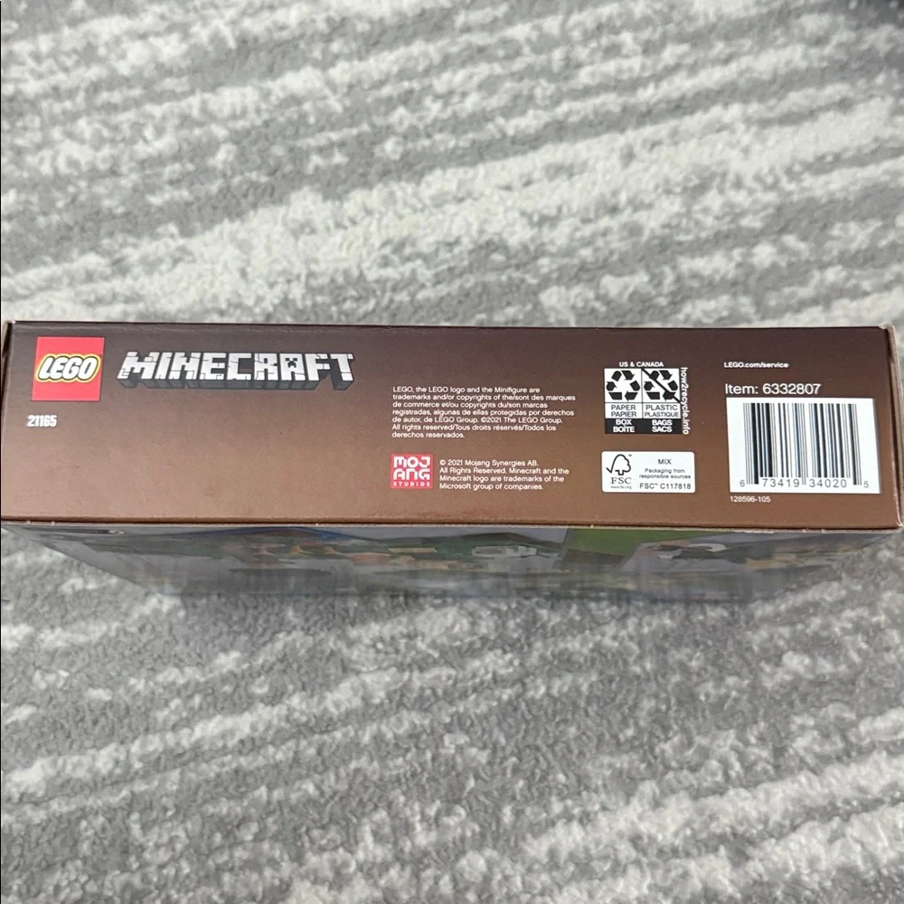 LEGO Minecraft Bee Farm Set - Yellow, Green, Blue